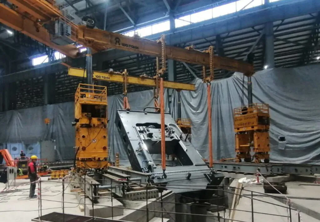 Кантование пресса с помощью гидравлического портала в Экибастузе